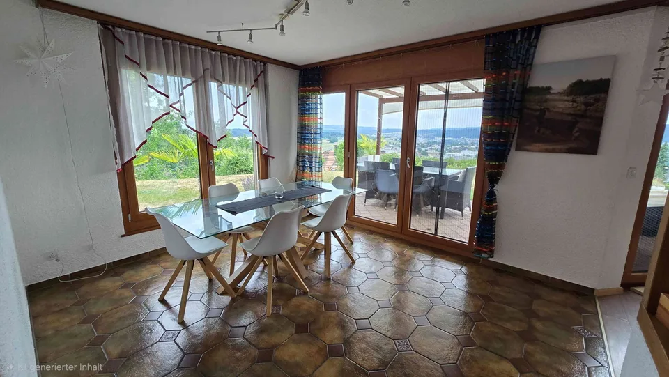 Geräumiges 6 Zimmer Einfamilienhaus mit traumhafter Aussicht