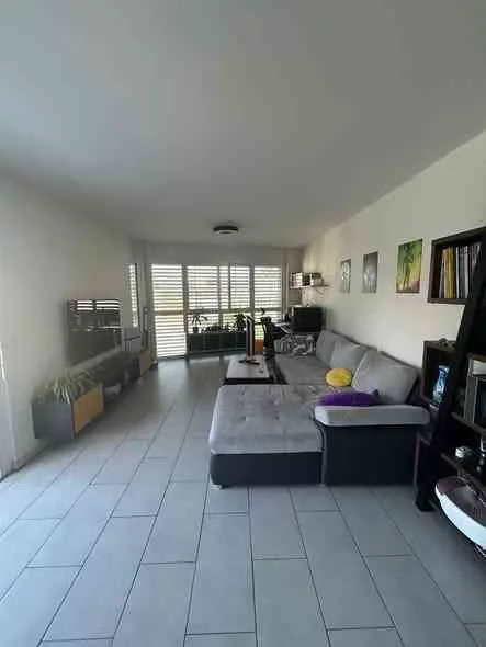 Spacieux appartement de 2.5 pièces d'environ 55 m²