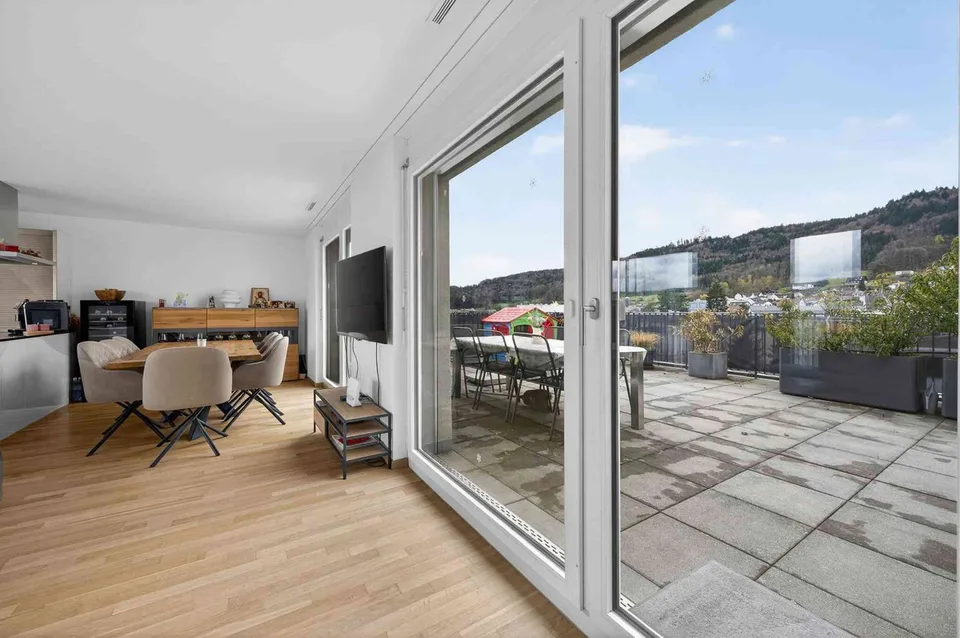 Moderne 2.5-Zimmer-Attikawohnung mit Dachterrasse & Aussicht in Spreit