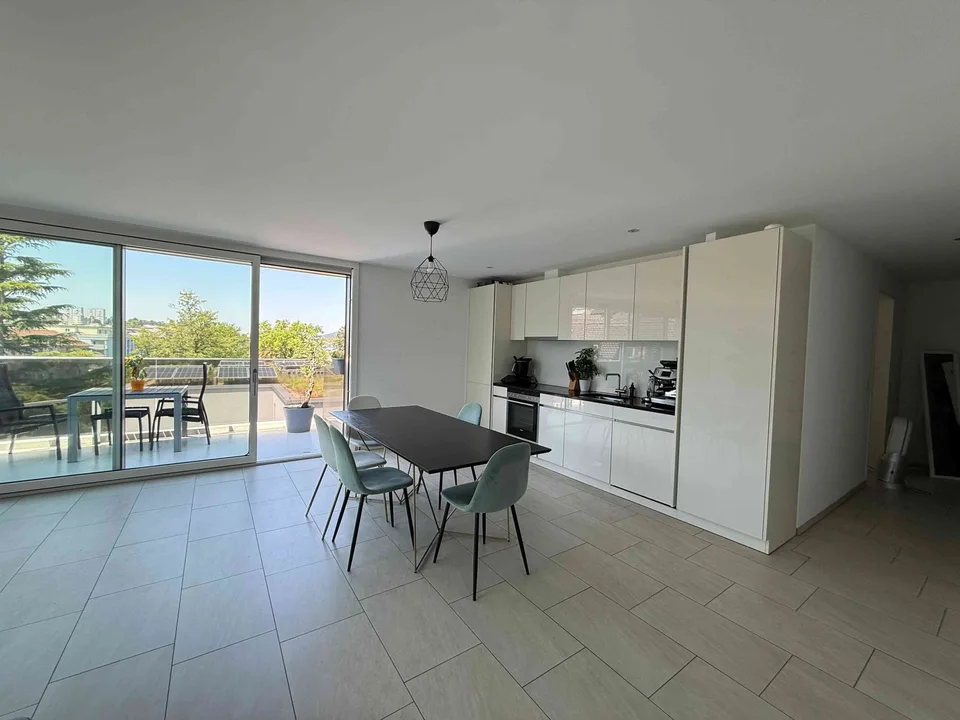 Bright 3.5-Room Apartment with Balcony in Zürich Altstetten