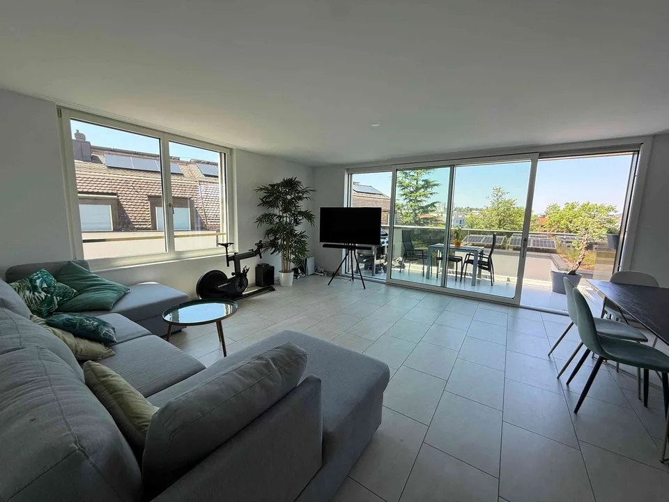 Bright 3.5-Room Apartment with Balcony in Zürich Altstetten