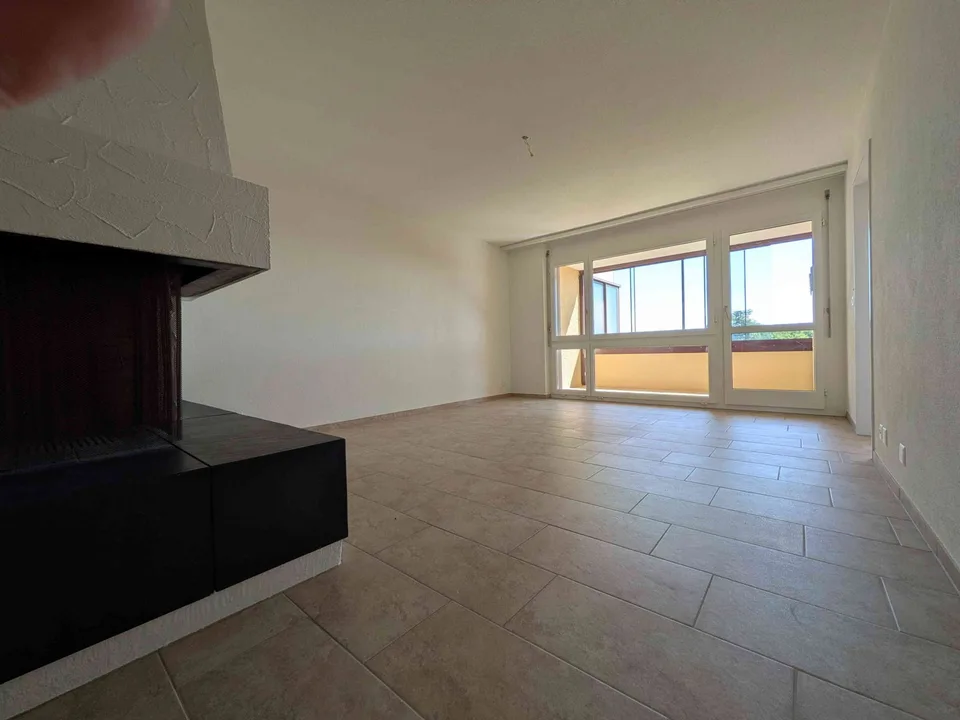 Renovierte 4.5 Zi mit viel Sonne und Aussicht