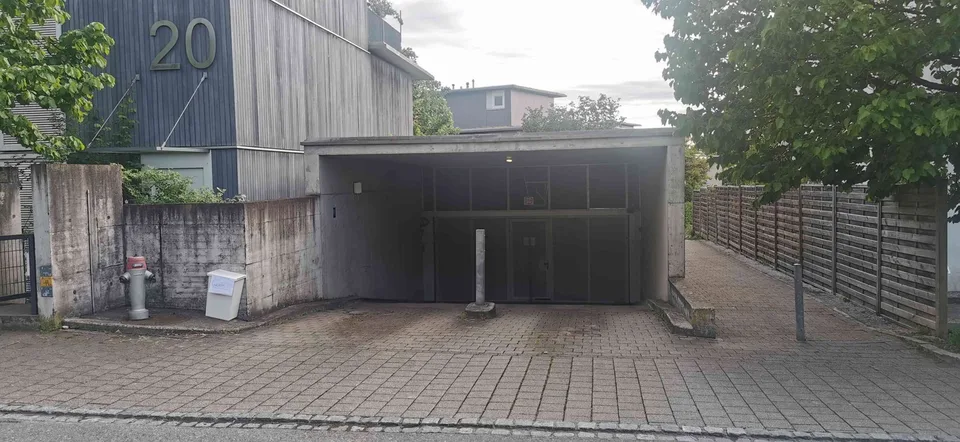 Tiefgaragenplatz in Rütihof