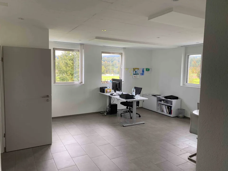 Helles Büro zu vermieten