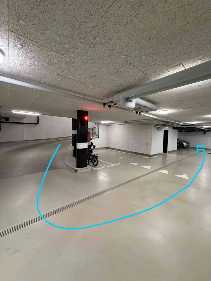 Parkplatz (Tiefgarage)
