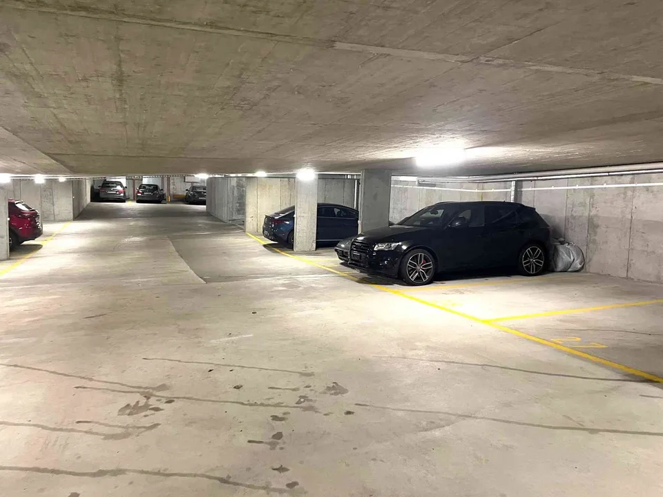 Stellplatz in Tiefgarage zu vermieten!!!