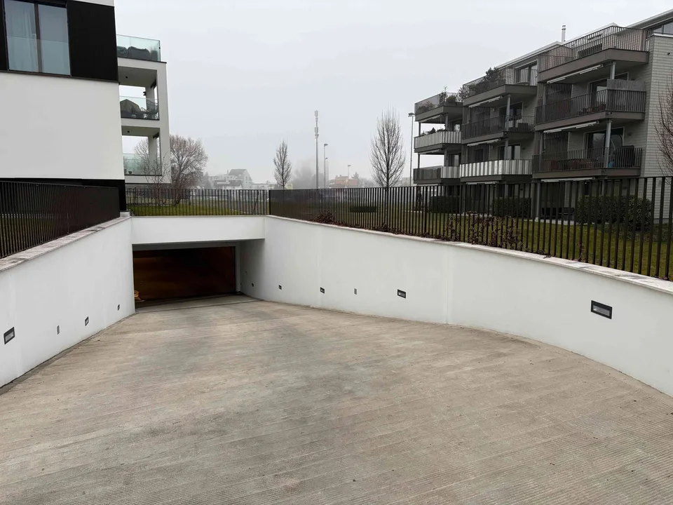 2 komfortable Tiefgaragenplätze zu vermieten
