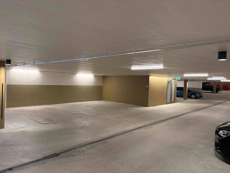 2 komfortable Tiefgaragenplätze zu vermieten