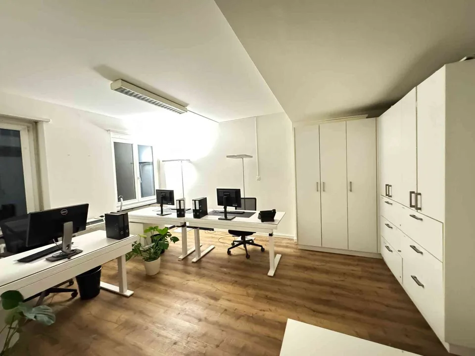 2.5 Zimmer helle Büro-/Praxisräume zu vermieten, in Altstetten