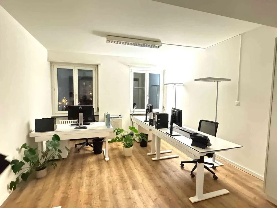 2.5 Zimmer helle Büro-/Praxisräume zu vermieten, in Altstetten