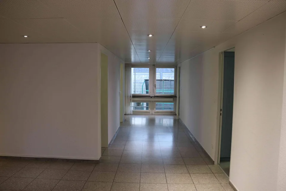 Ideale Gewerbe-/Büroräumlichkeiten in Unterengstringen 180m2 (ab 55m2)