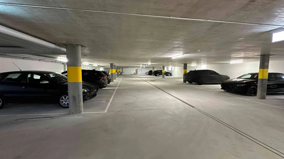 Garagen Plätze zu vermieten in Neubau