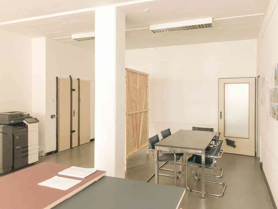 Tisch in Bürogemeinschaft zu vermieten