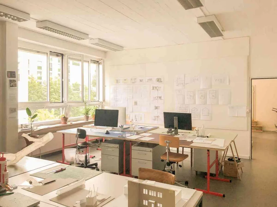Tisch in Bürogemeinschaft zu vermieten
