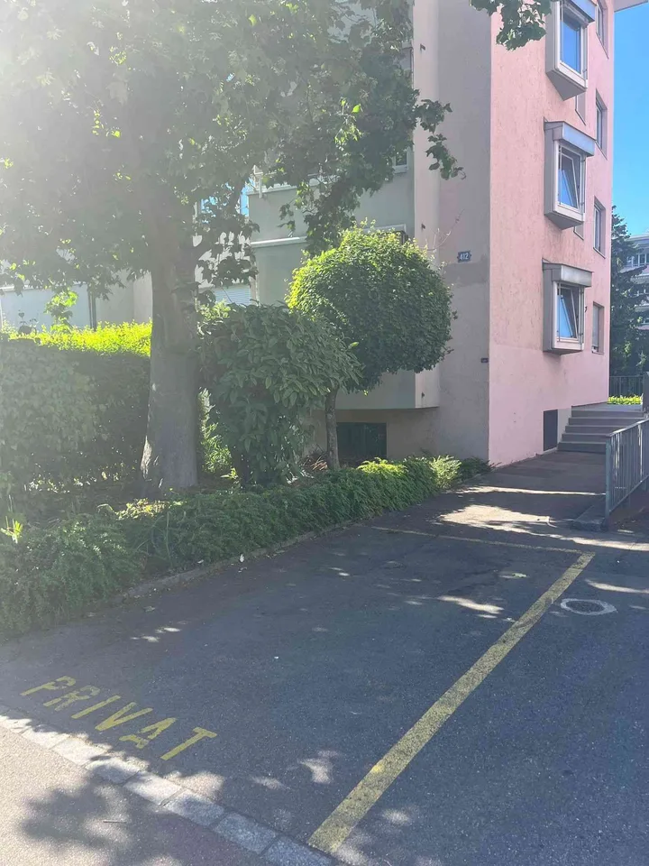 Parkplatz zu vermieten – verfügbar ab 1. August
