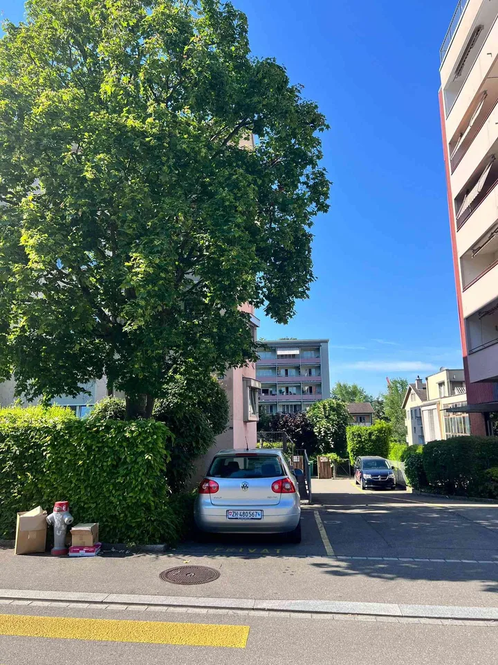 Parkplatz zu vermieten – verfügbar ab 1. August