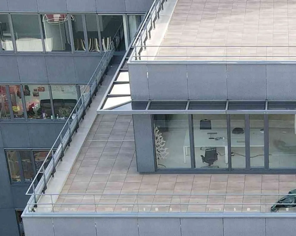 Flexibler Arbeitsplatz im modernen Grossraumbüro in Dietikon