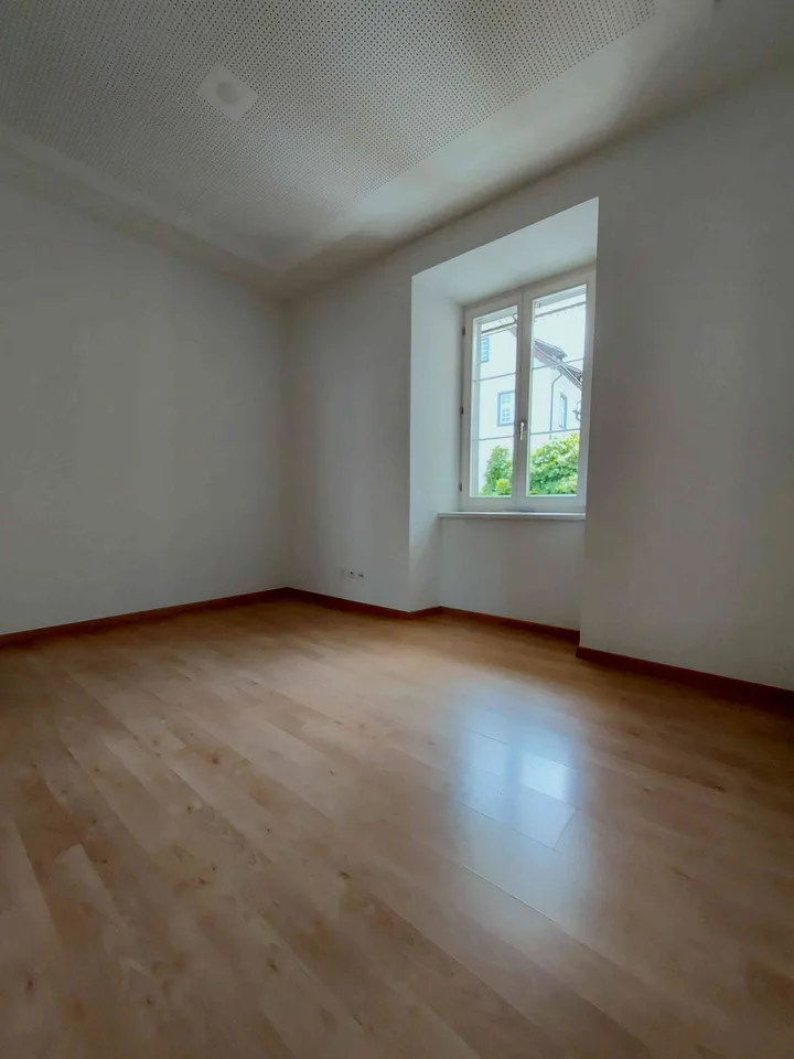 Büro / Praxis an zentraler Lage zu vermieten