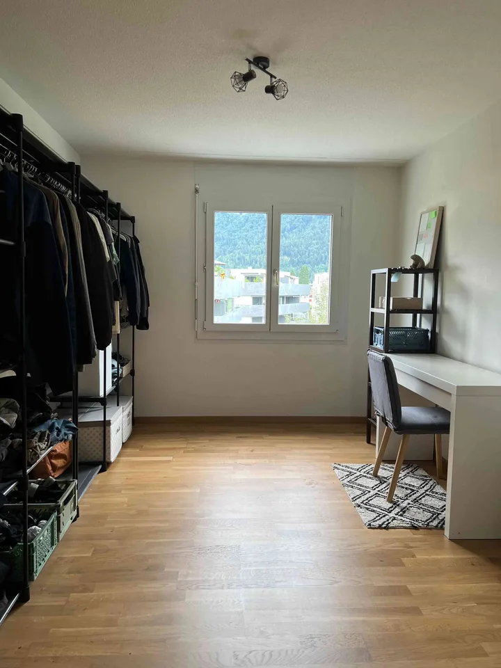 Helle und geräumige 4.5-Zimmer-Wohnung mit Balkon in Igis