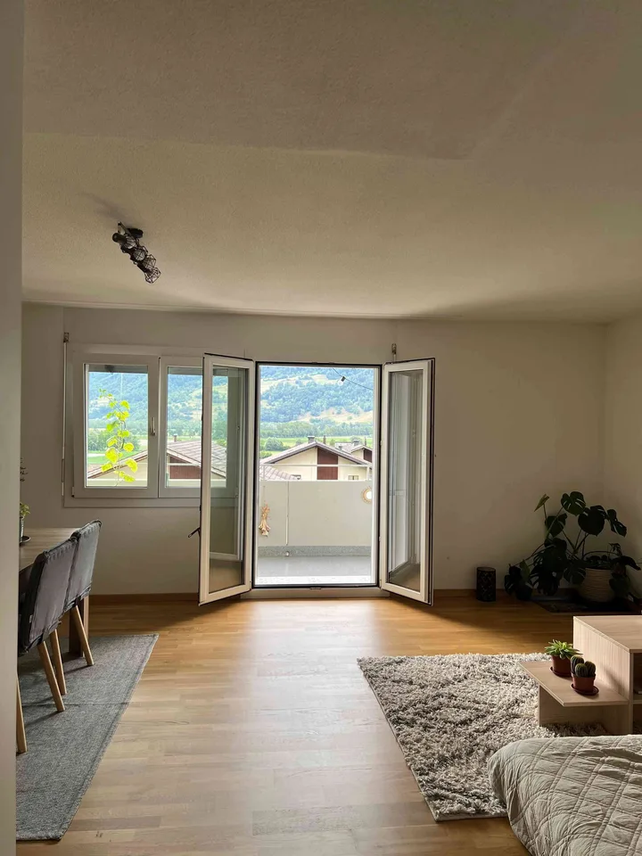 Helle und geräumige 4.5-Zimmer-Wohnung mit Balkon in Igis
