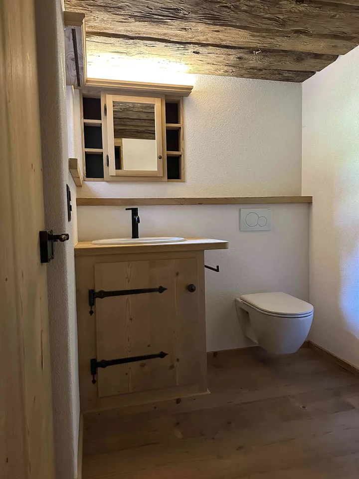 Rustikales Maiensäss mit Stall