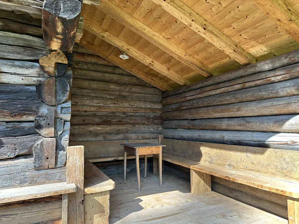 Rustikales Maiensäss mit Stall