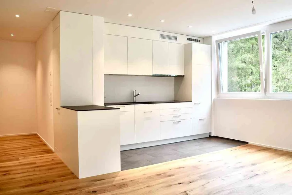 Helle, sehr grosse und moderne 2.5 Zimmer Wohnung