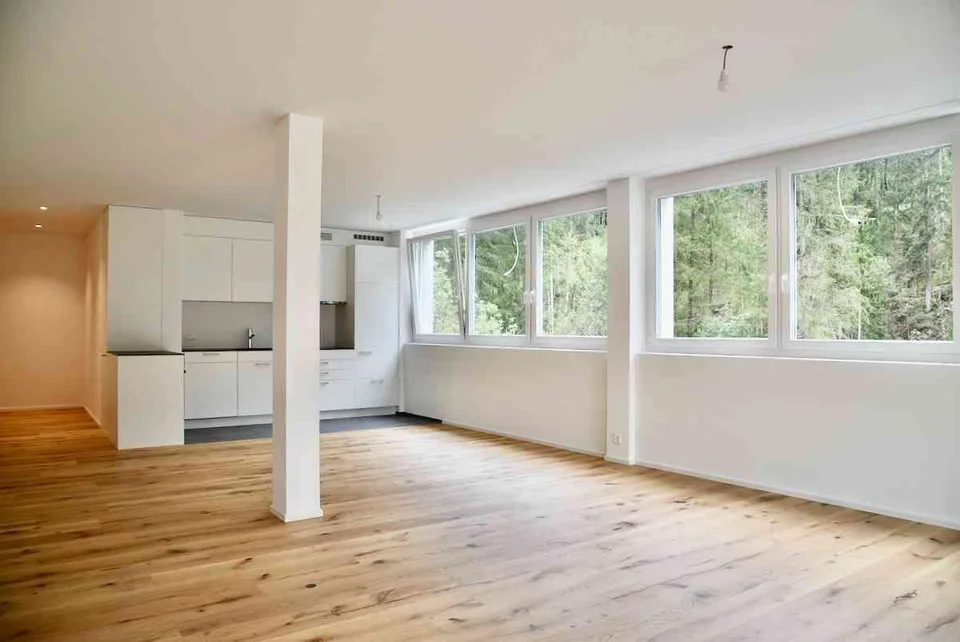 Helle, sehr grosse und moderne 2.5 Zimmer Wohnung