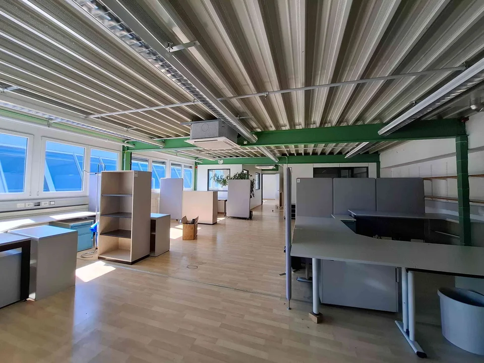 MODERNE HALLE & BÜRO