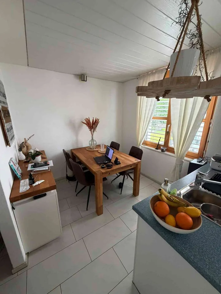 Helle, charmante 3 1/2-Zi-Maisonette-Wohnung mit Balkon