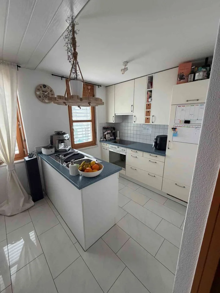 Helle, charmante 3 1/2-Zi-Maisonette-Wohnung mit Balkon