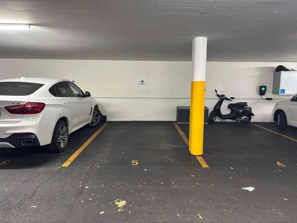 Parkplatz in Tiefgarage nahe Bahnhof