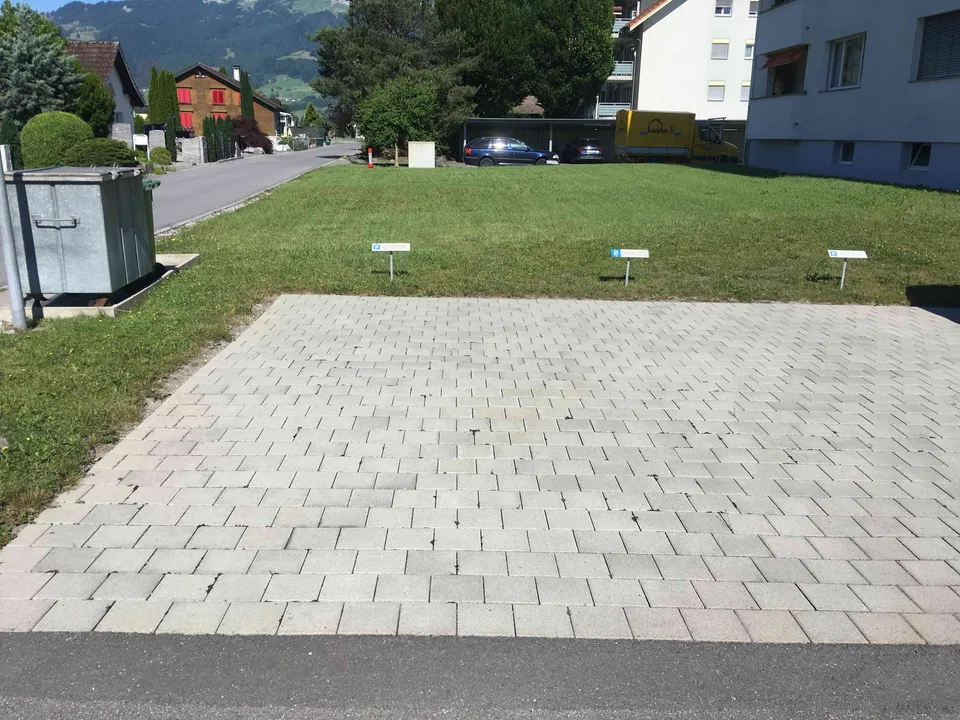 Parkplätze nähe Haag Center und Autobahn