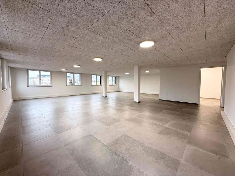 Grosszügiges Büro inkl. Archiv in attraktiver Lage