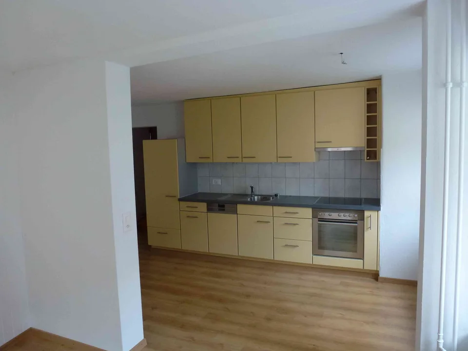Ruhige, renovierte 4-Zimmerwohnung an zentraler Lage