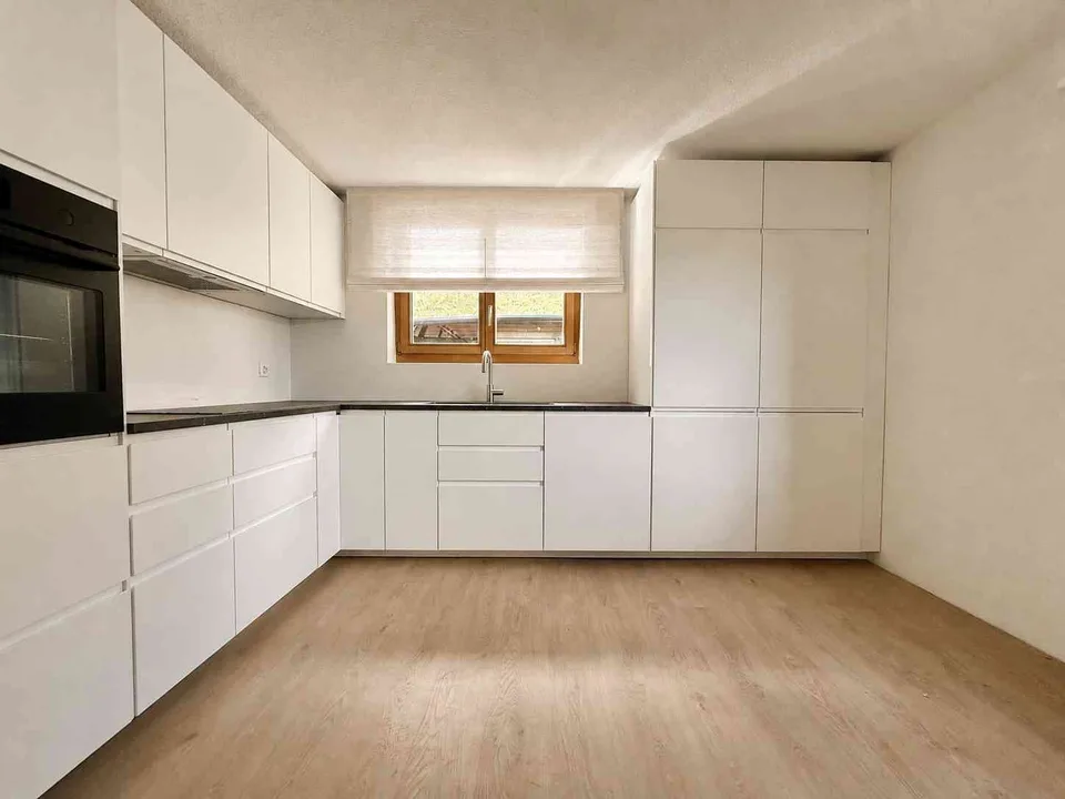 Grosszügige 7½-Zimmerwohnung mit Garten und herrlicher Fernsicht