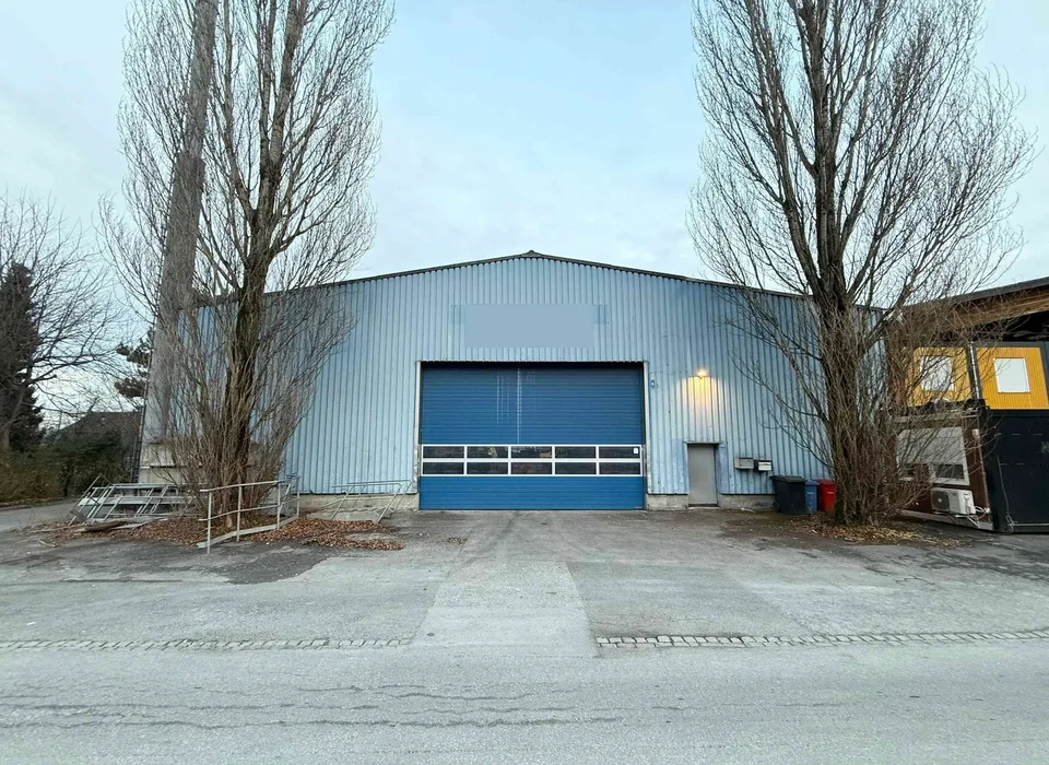Grosszügige Lagerhalle an verkehrsgünstiger Lage in Sevelen
