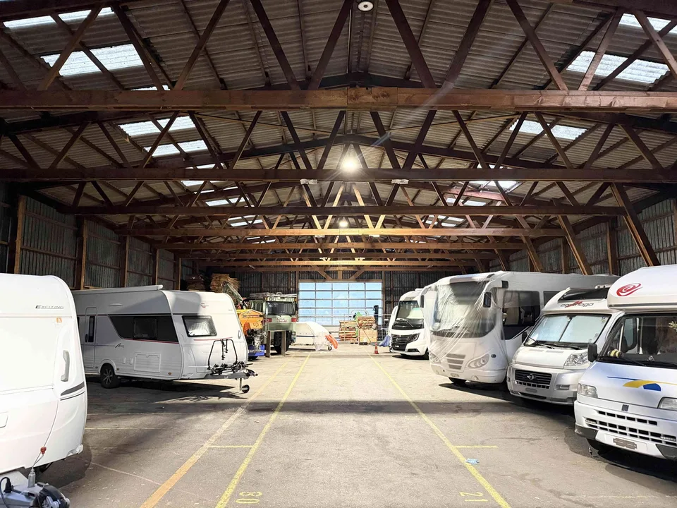 Grosszügige Lagerhalle an verkehrsgünstiger Lage in Sevelen
