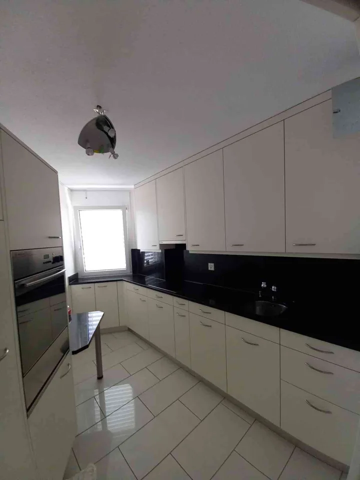 Helle und grosse Wohnung mit Weitsicht (19.Stock)!