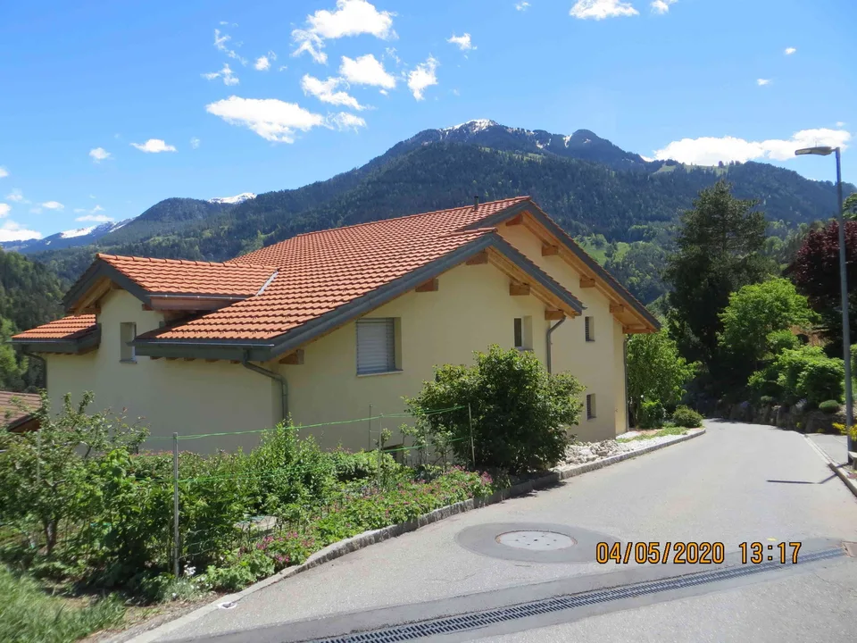 Moderne 2.5 Zimmerwohnung (78 m2) an sonniger und ruhiger Lage