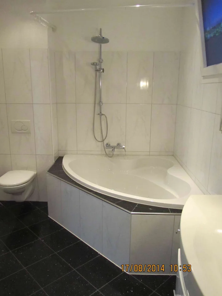 Moderne 2.5 Zimmerwohnung (78 m2) an sonniger und ruhiger Lage