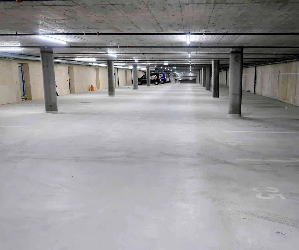 Tiefgarage Parkplatz , in der Nähe vom Lift