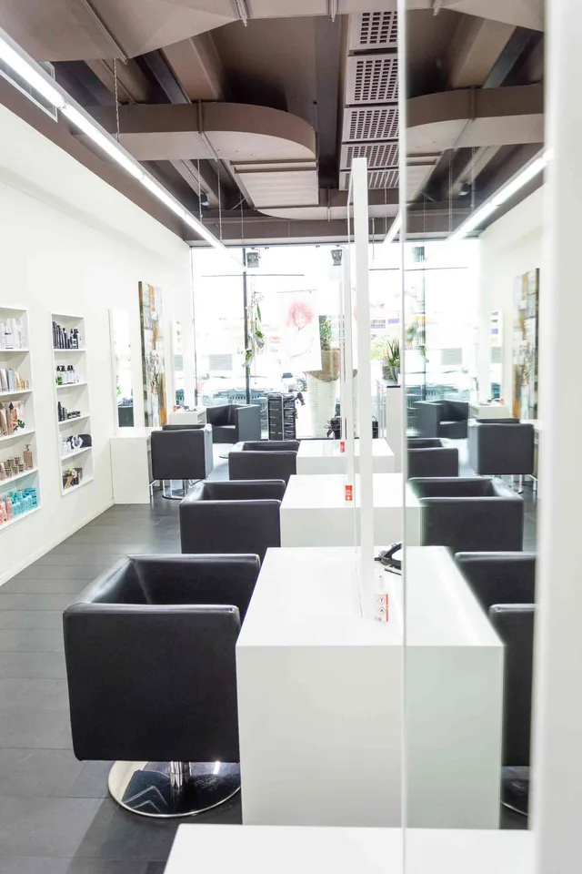 Attraktiver Coiffeursalon im Einkaufszentrum Neufeld, 9469 Haag