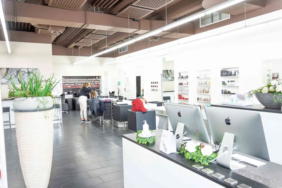 Attraktiver Coiffeursalon im Einkaufszentrum Neufeld, 9469 Haag