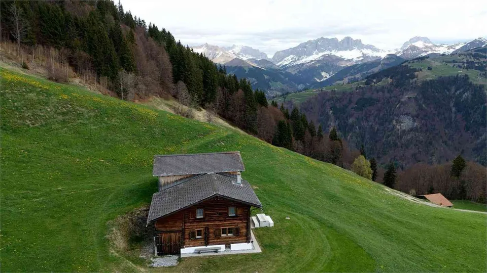 Traumhaftes 4-Zimmer-Ferienhaus in Furna – mit Panorama-Aussicht!