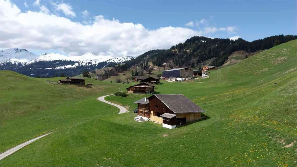 Traumhaftes 4-Zimmer-Ferienhaus in Furna – mit Panorama-Aussicht!