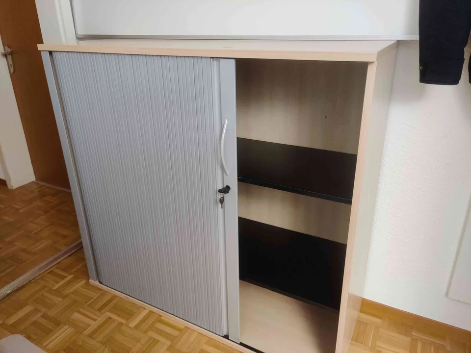 Abschliessbarer Büroraum mit Aussicht und Parkett