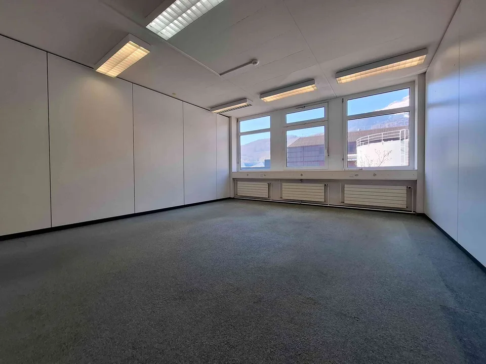 BÜRO / PRAXIS / PHYSIO / FITNESS AN RUHIGE LAGE