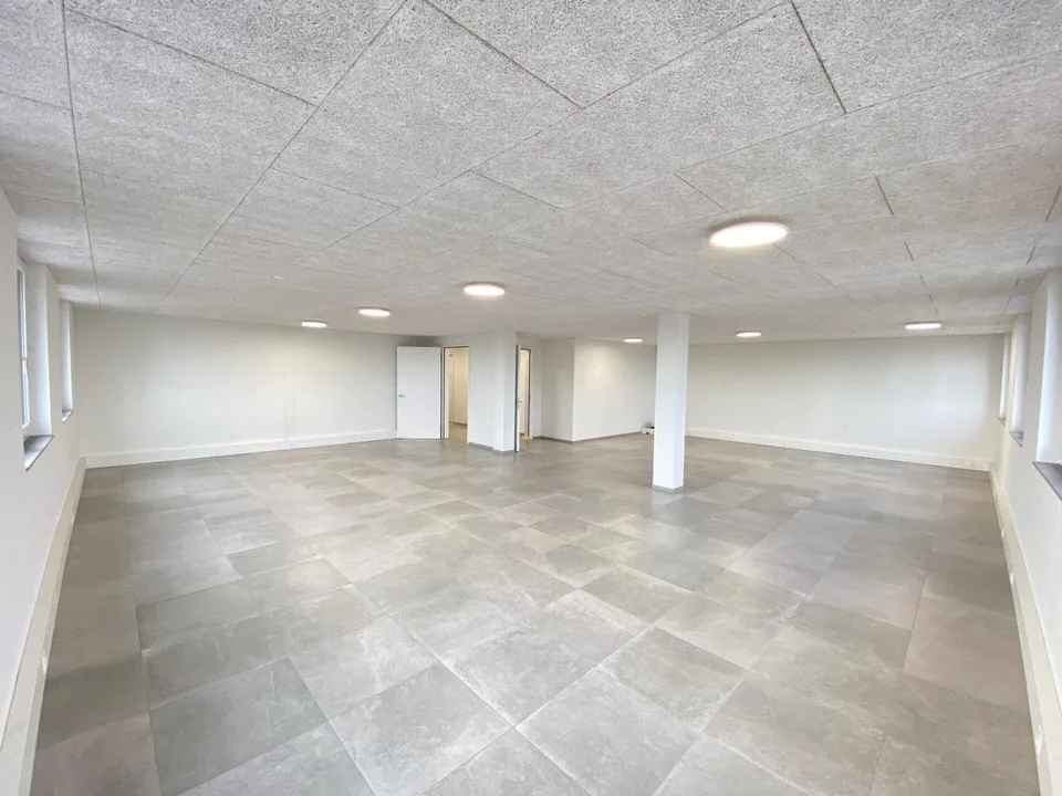 Attraktive Bürofläche mit Archiv - modern und lichtdurchflutet