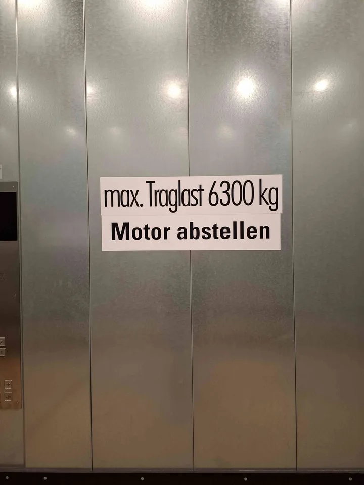 FLACHDACH MIT WARENLIFT ZU VERMIETEN